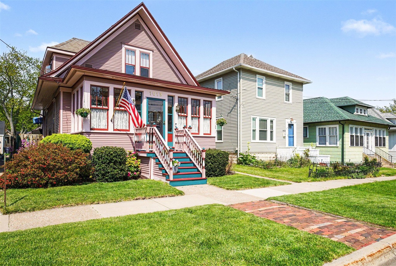 1019 Pearl Street, Saint Joseph, MI, 49085-1351