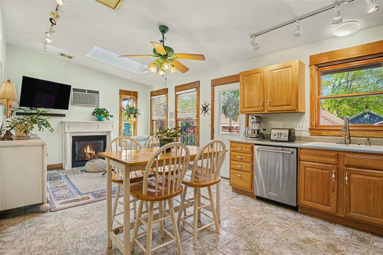 1019 Pearl Street, Saint Joseph, MI, 49085-1351
