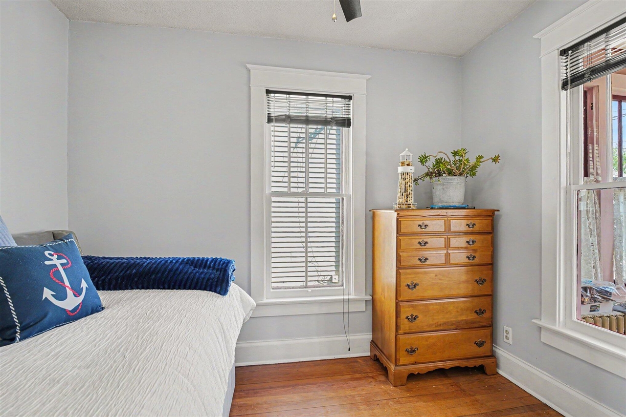 1019 Pearl Street, Saint Joseph, MI, 49085-1351