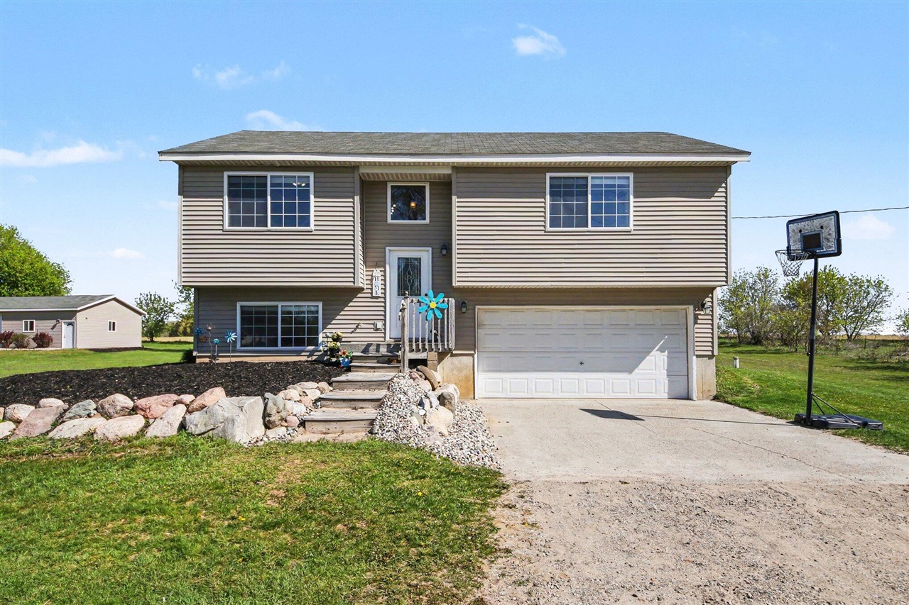 7864 County Farm Road, Greenville, MI, 48838-9774