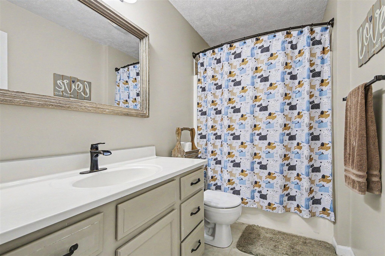 7864 County Farm Road, Greenville, MI, 48838-9774