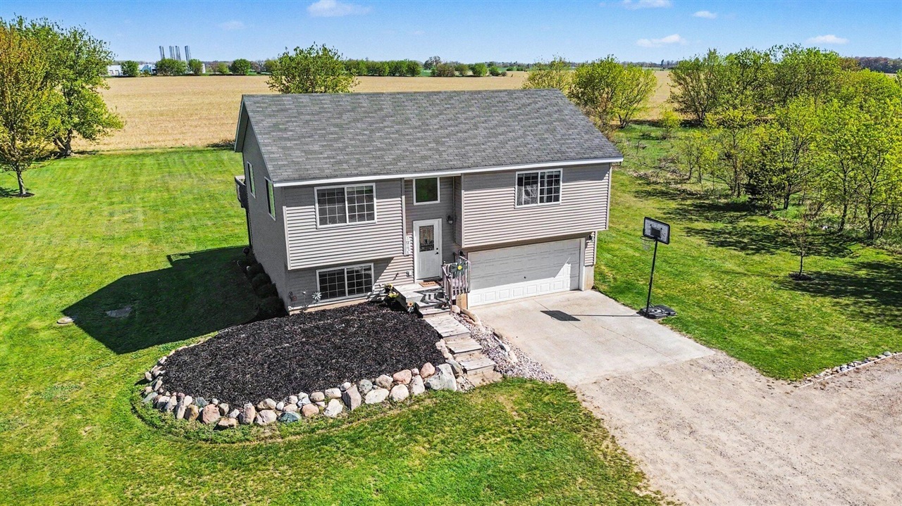 7864 County Farm Road, Greenville, MI, 48838-9774