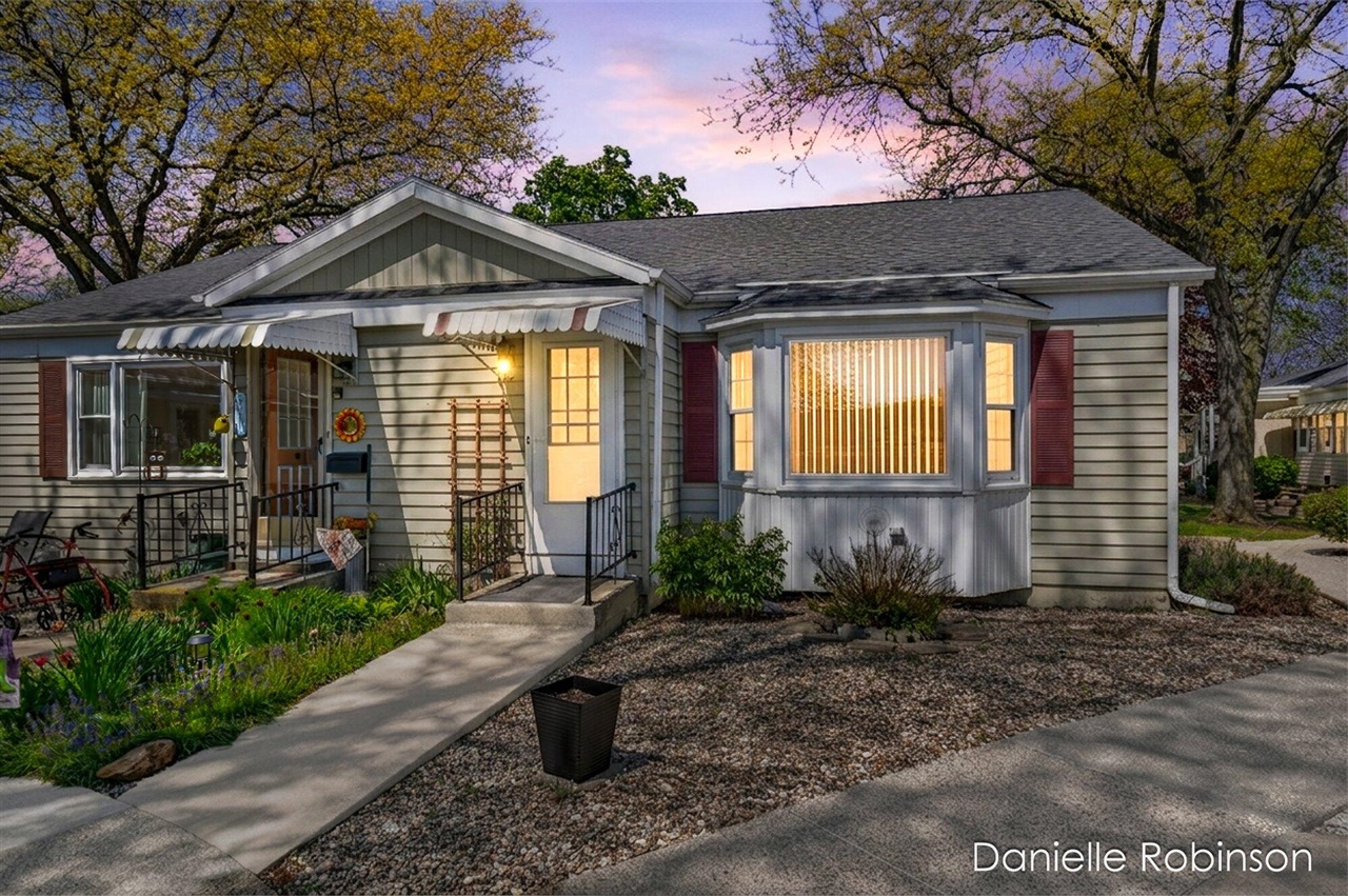 929 Village Lane UNIT&nbsp;140, Jenison, MI, 49428-8338