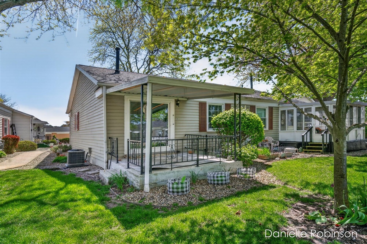 929 Village Lane UNIT&nbsp;140, Jenison, MI, 49428-8338