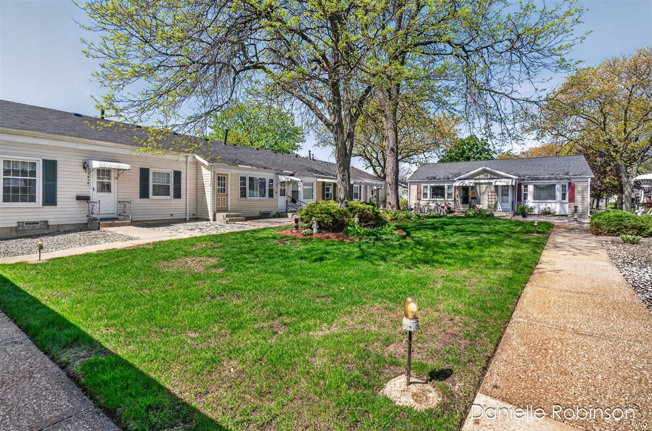 929 Village Lane UNIT&nbsp;140, Jenison, MI, 49428-8338