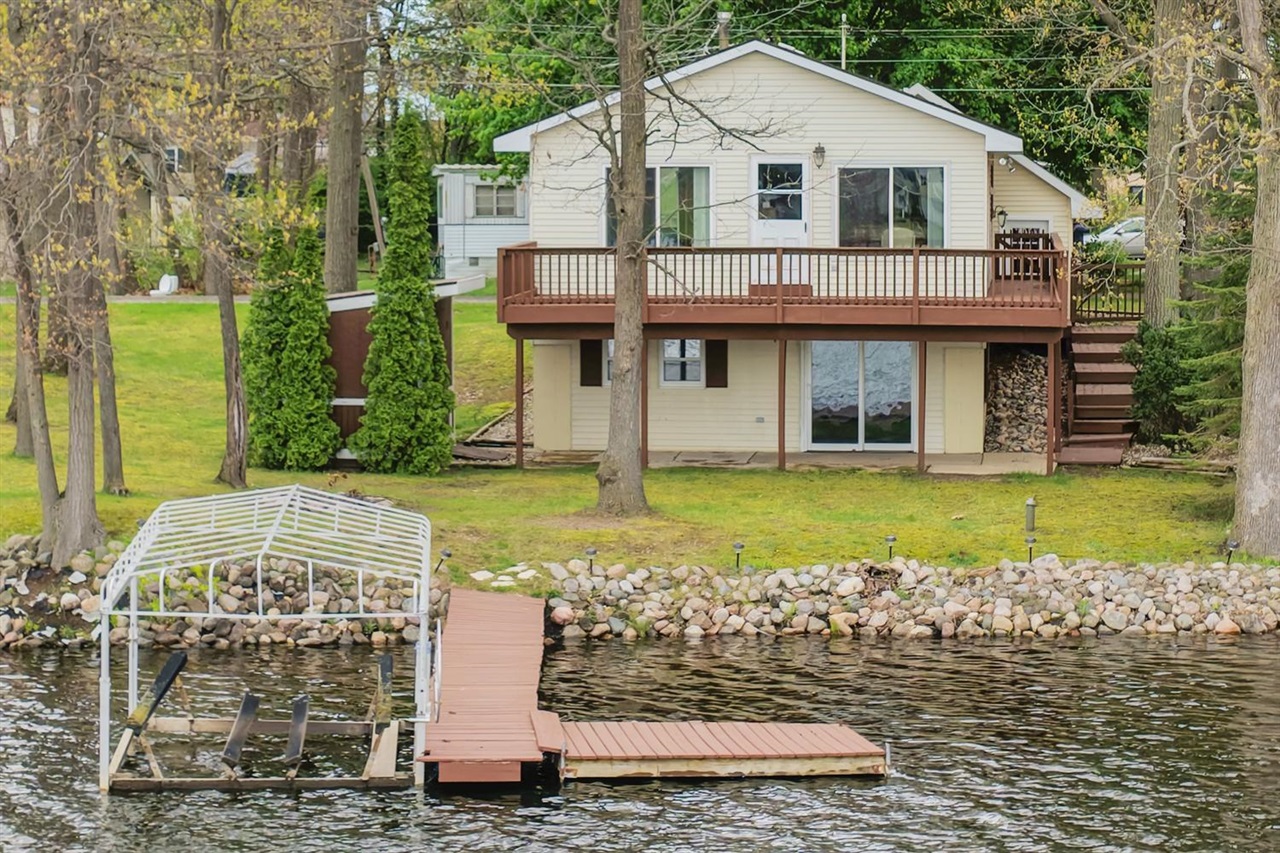 Homes for sale in Colon, MI | 59036 Lakeshore Dr, Colon, MI 49040 | MLS# 70529847