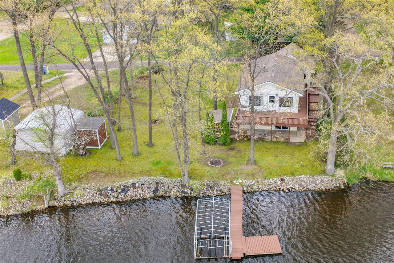 Homes for sale in Colon, MI | 59036 Lakeshore Dr, Colon, MI 49040 | MLS# 70529847