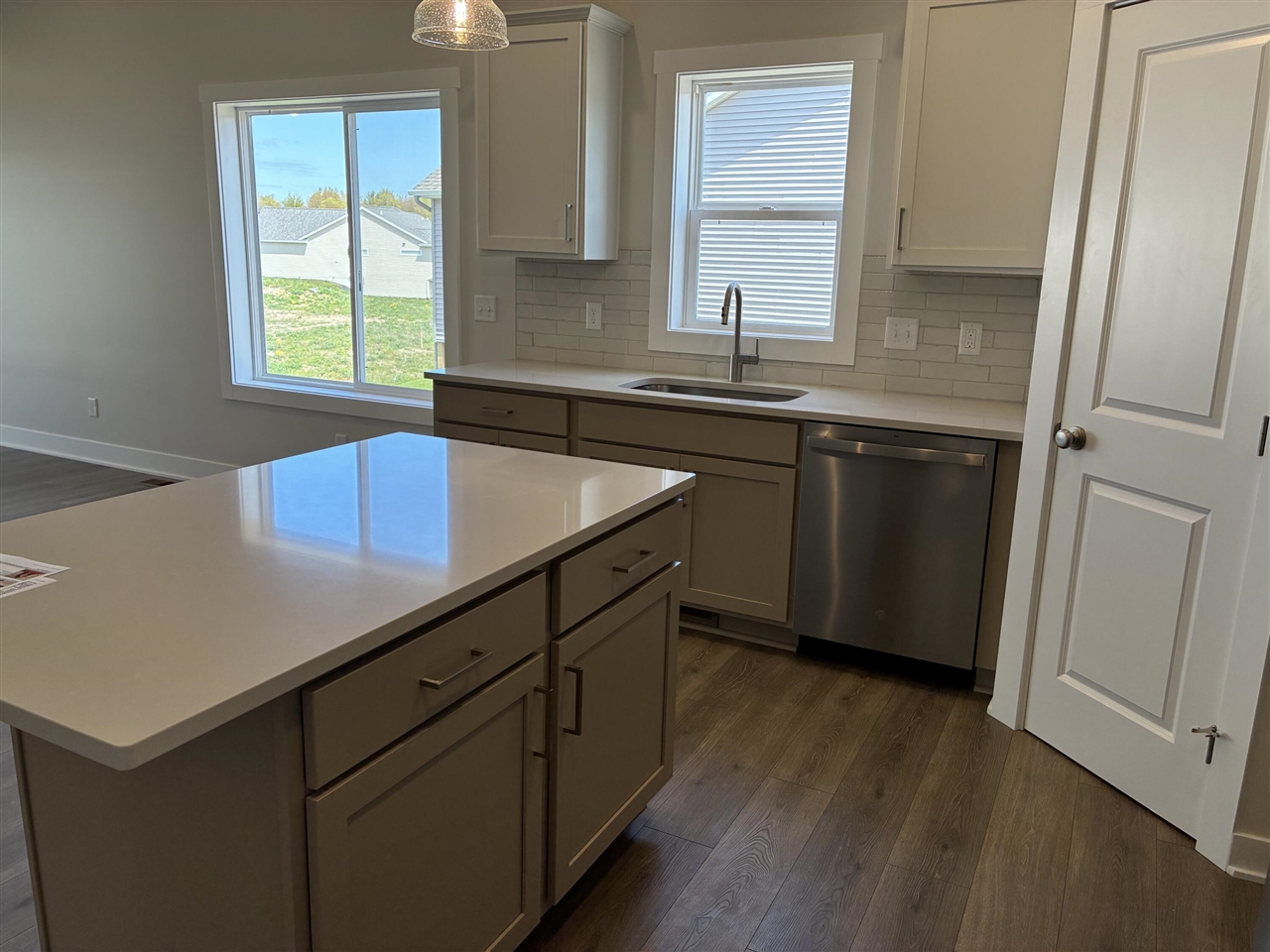 5th image of 15733 Hawley Dr #31, Grand Haven, MI 49417 | MLS# 70529873