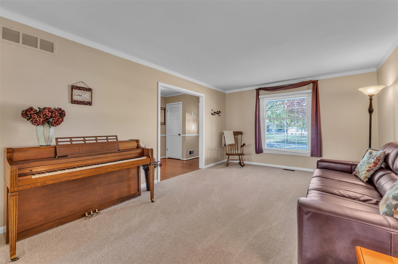 11201 Academy Court, Plymouth, MI, 48170-3553