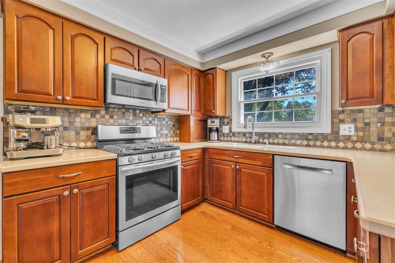 11201 Academy Court, Plymouth, MI, 48170-3553