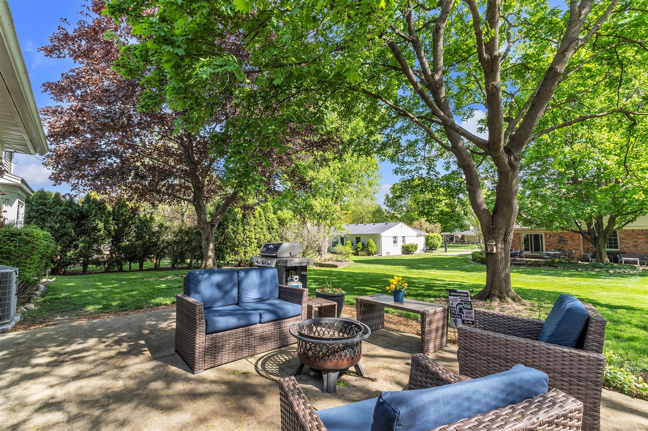 11201 Academy Court, Plymouth, MI, 48170-3553