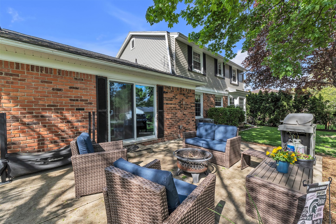 11201 Academy Court, Plymouth, MI, 48170-3553