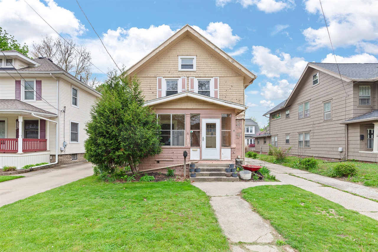 1002 S West Avenue, Jackson, MI, 49203-2955