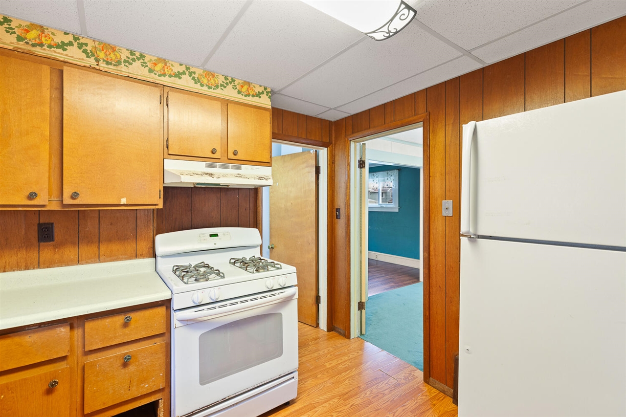 1002 S West Avenue, Jackson, MI, 49203-2955