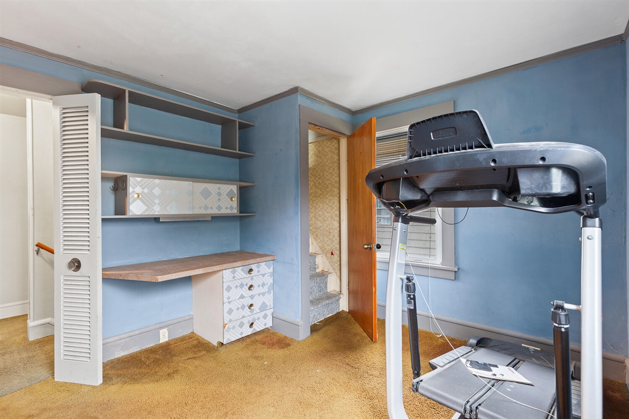 1002 S West Avenue, Jackson, MI, 49203-2955