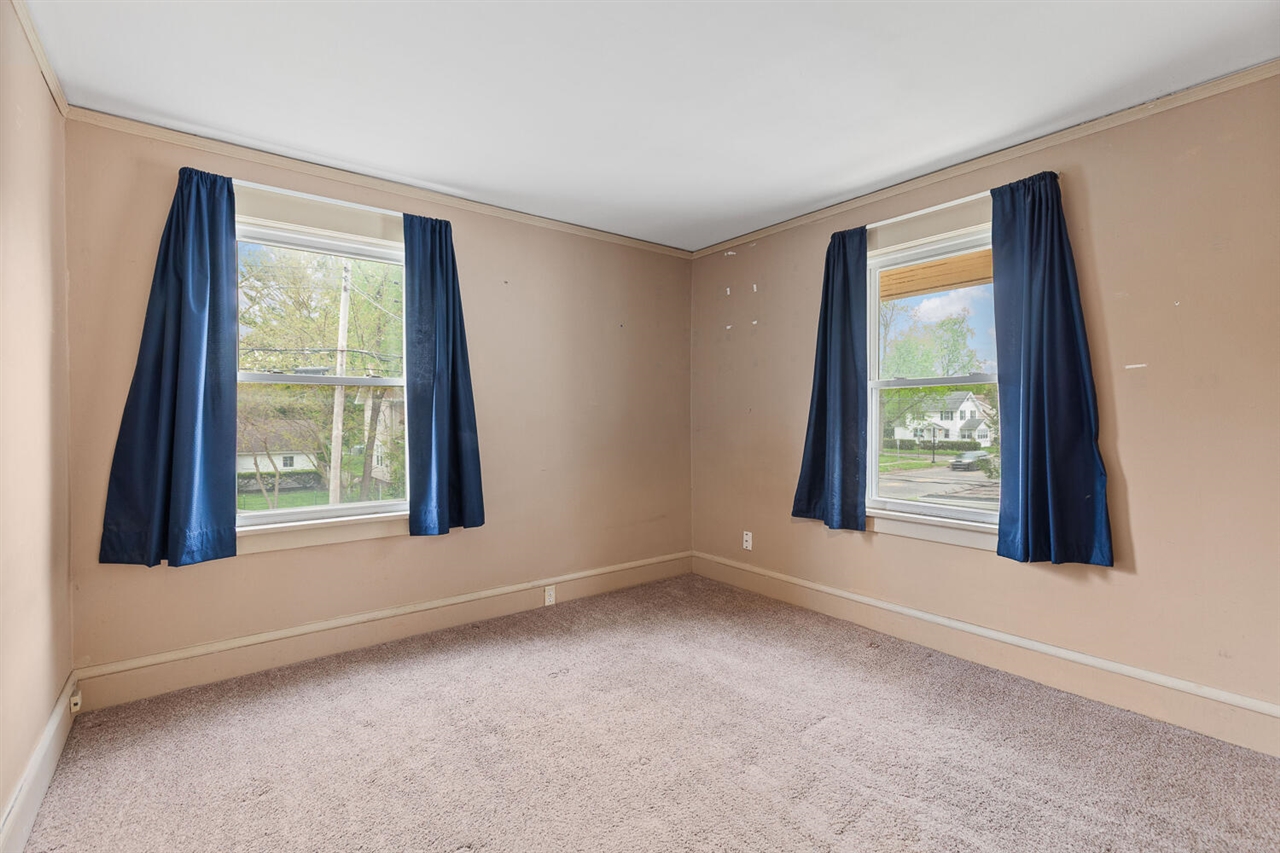 1002 S West Avenue, Jackson, MI, 49203-2955