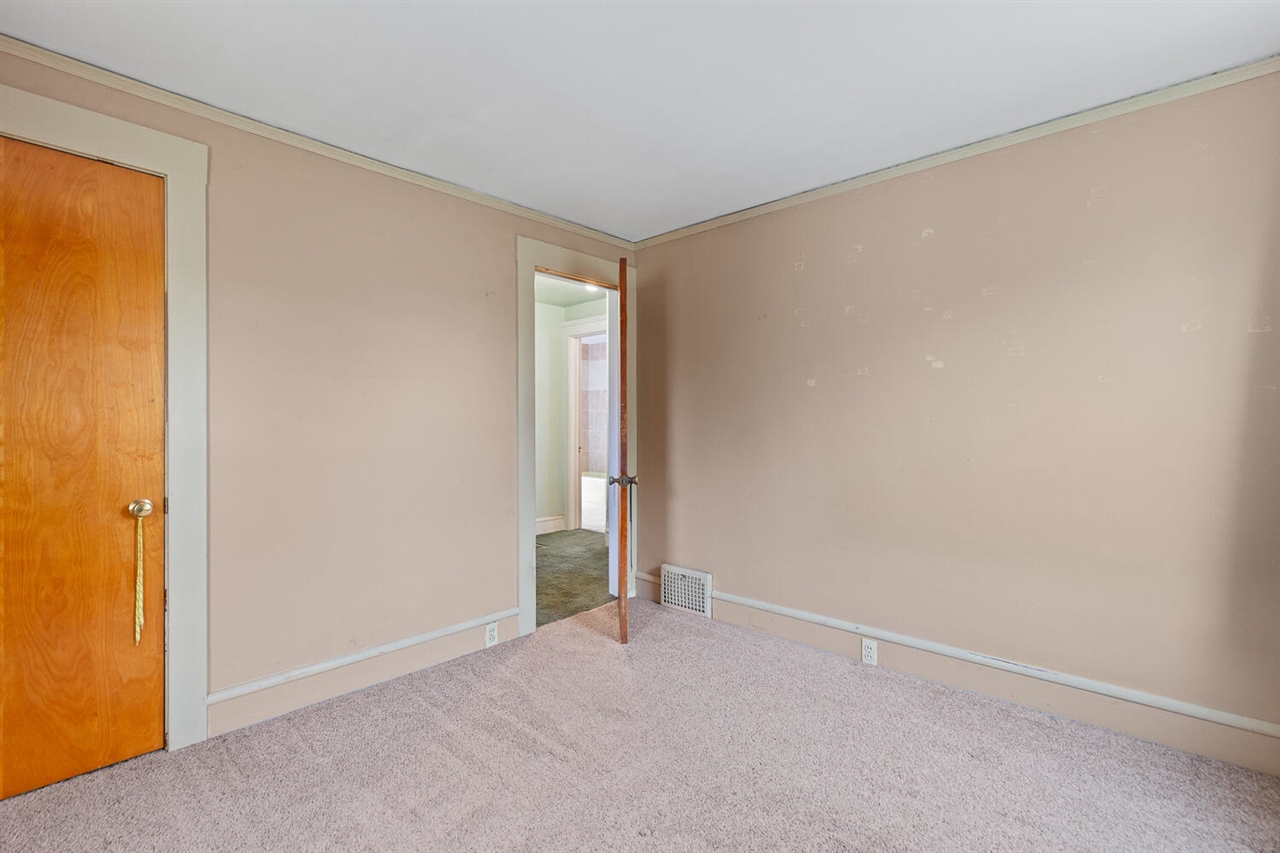 1002 S West Avenue, Jackson, MI, 49203-2955