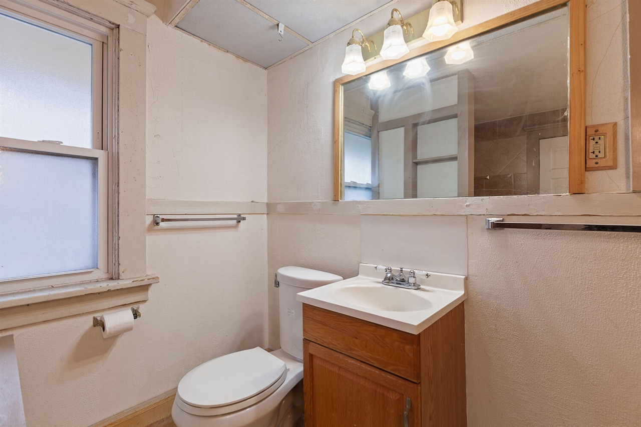 1002 S West Avenue, Jackson, MI, 49203-2955