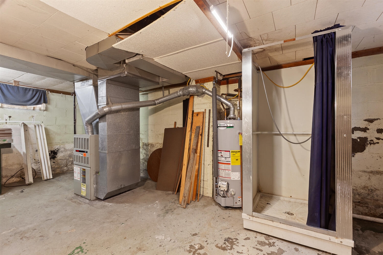 1002 S West Avenue, Jackson, MI, 49203-2955