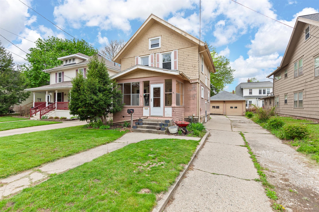 1002 S West Avenue, Jackson, MI, 49203-2955