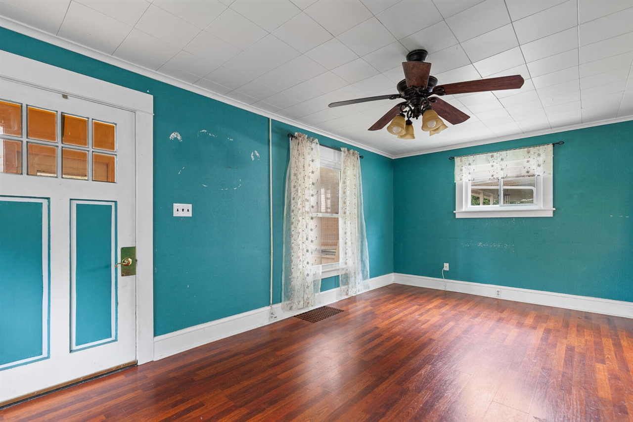 1002 S West Avenue, Jackson, MI, 49203-2955