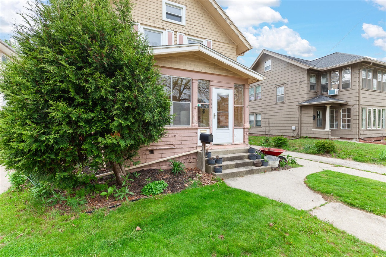 1002 S West Avenue, Jackson, MI, 49203-2955