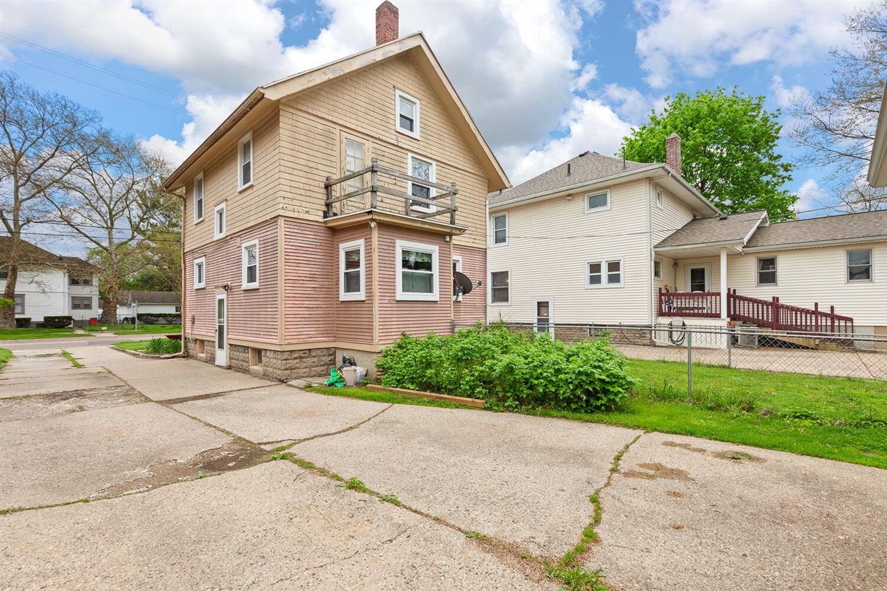 1002 S West Avenue, Jackson, MI, 49203-2955
