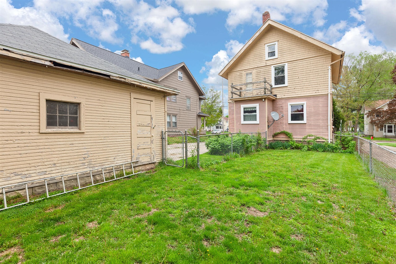 1002 S West Avenue, Jackson, MI, 49203-2955