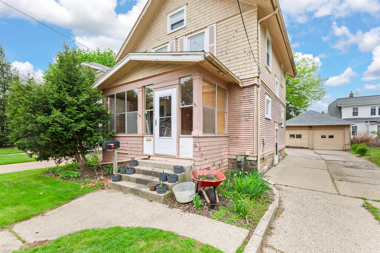 1002 S West Avenue, Jackson, MI, 49203-2955