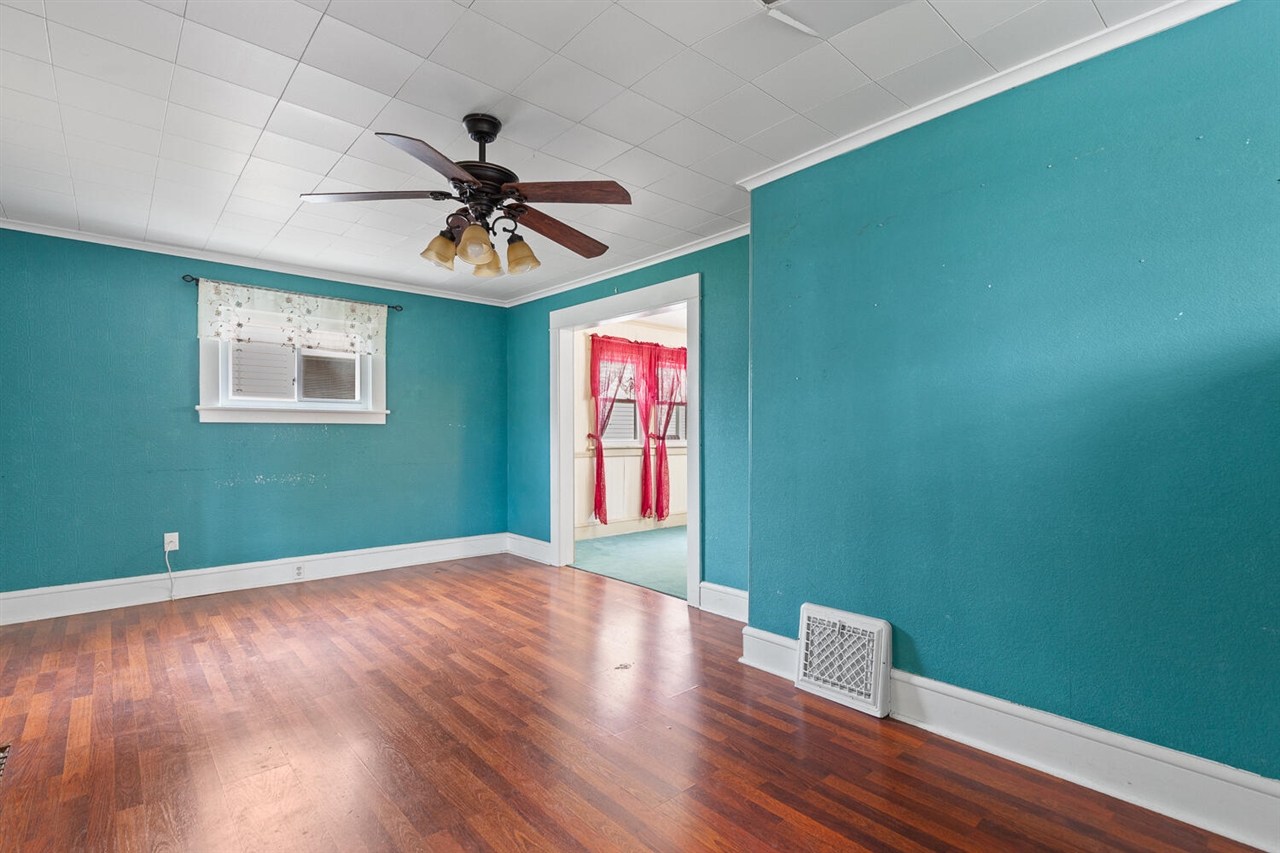1002 S West Avenue, Jackson, MI, 49203-2955