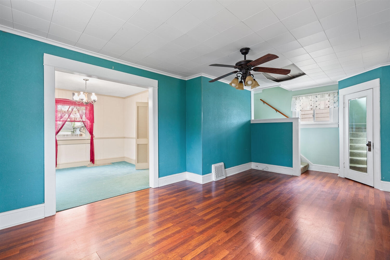 1002 S West Avenue, Jackson, MI, 49203-2955