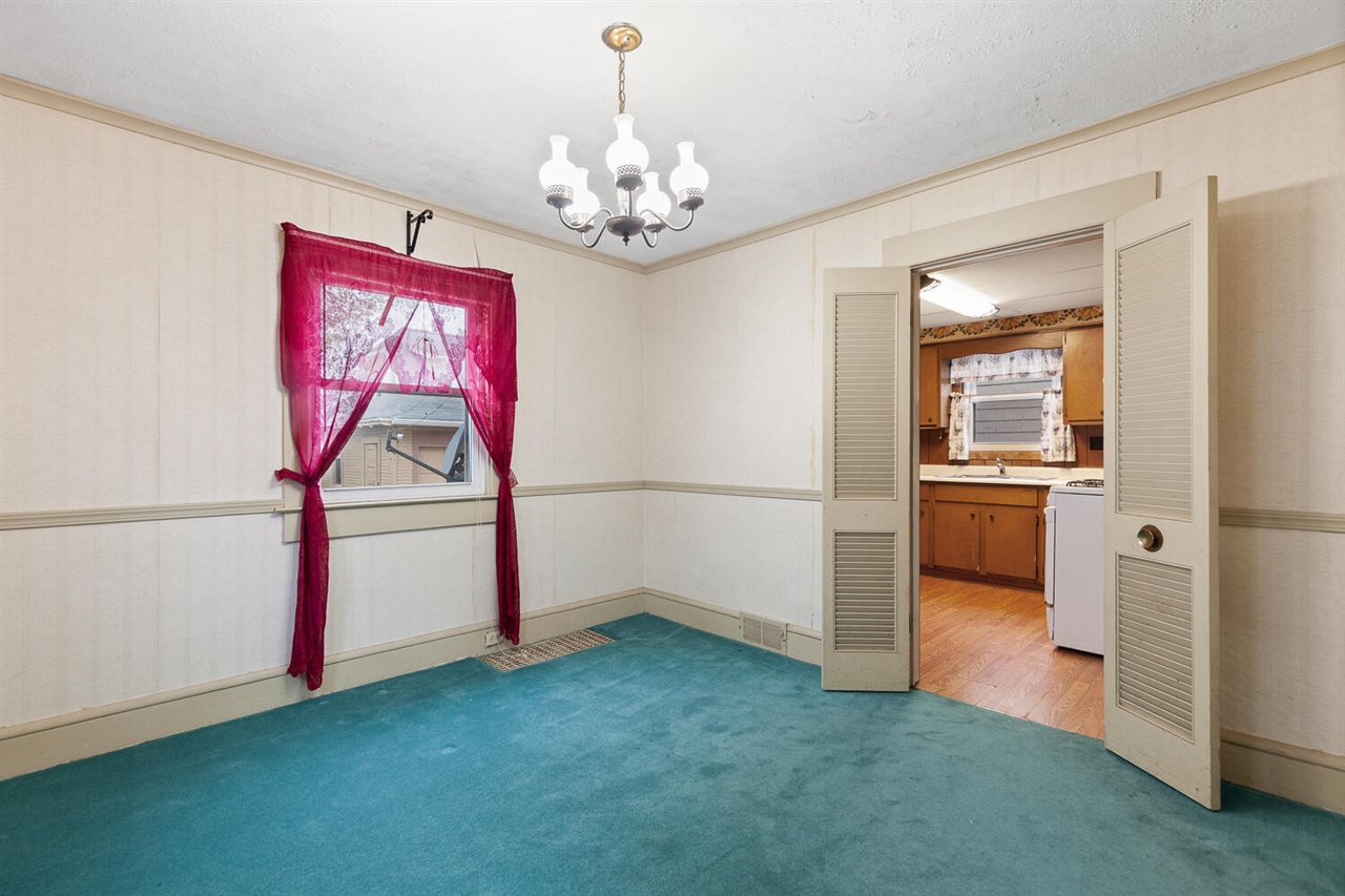 1002 S West Avenue, Jackson, MI, 49203-2955