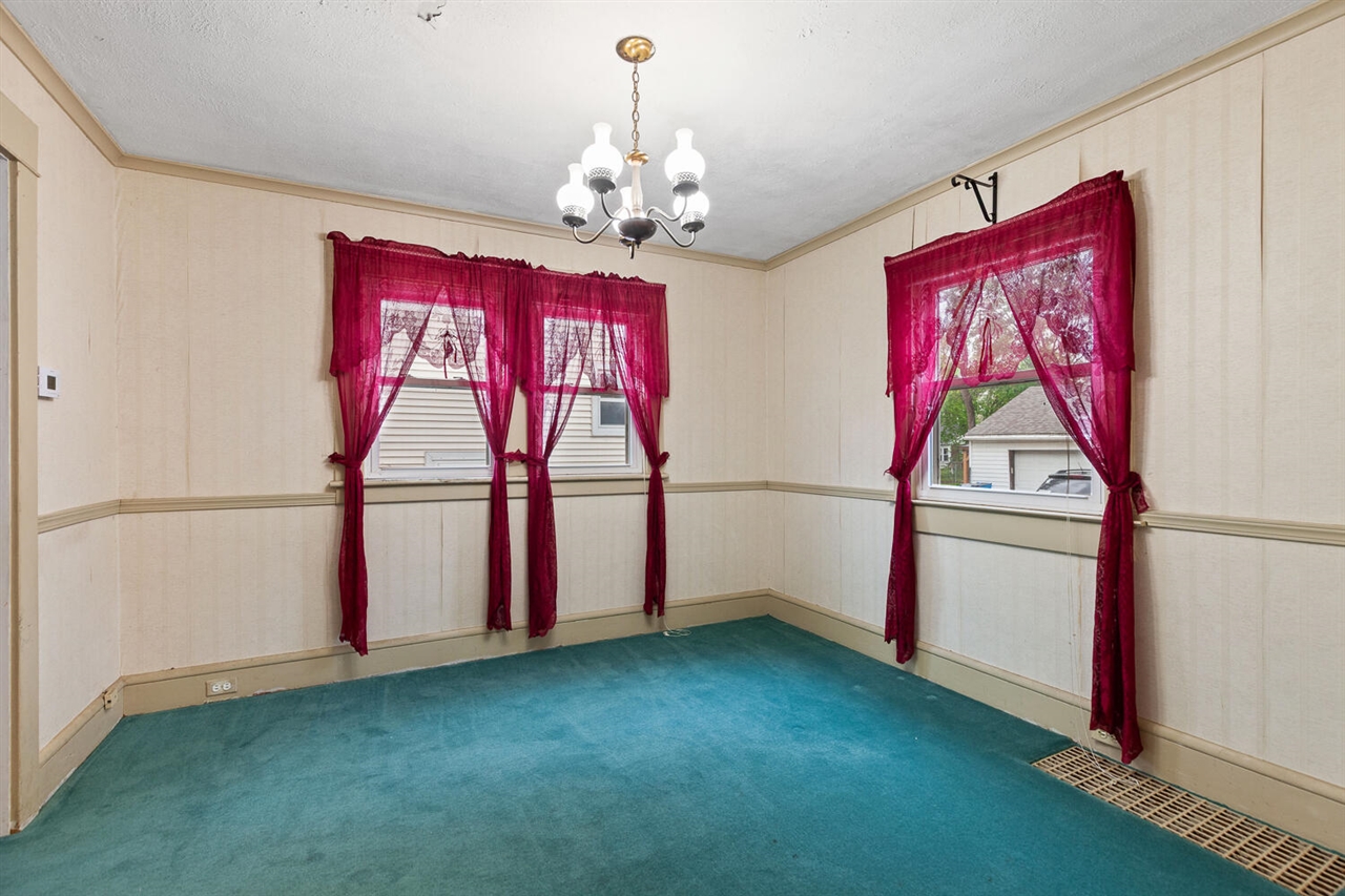 1002 S West Avenue, Jackson, MI, 49203-2955