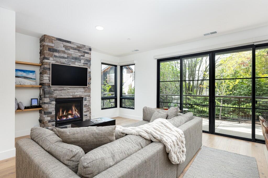 325 E Summit Street UNIT&nbsp;101, Ann Arbor, MI, 48104-1077