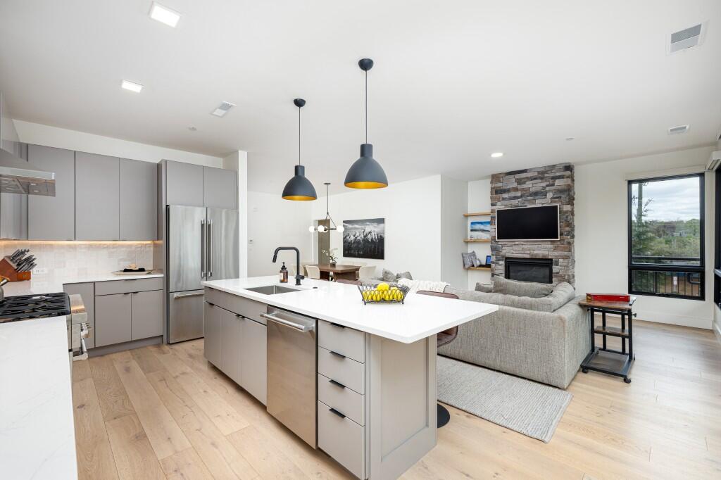 325 E Summit Street UNIT&nbsp;101, Ann Arbor, MI, 48104-1077