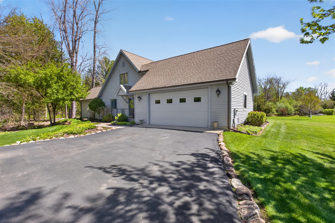 5745 Browns Lake Road, Jackson, MI, 49203-5606
