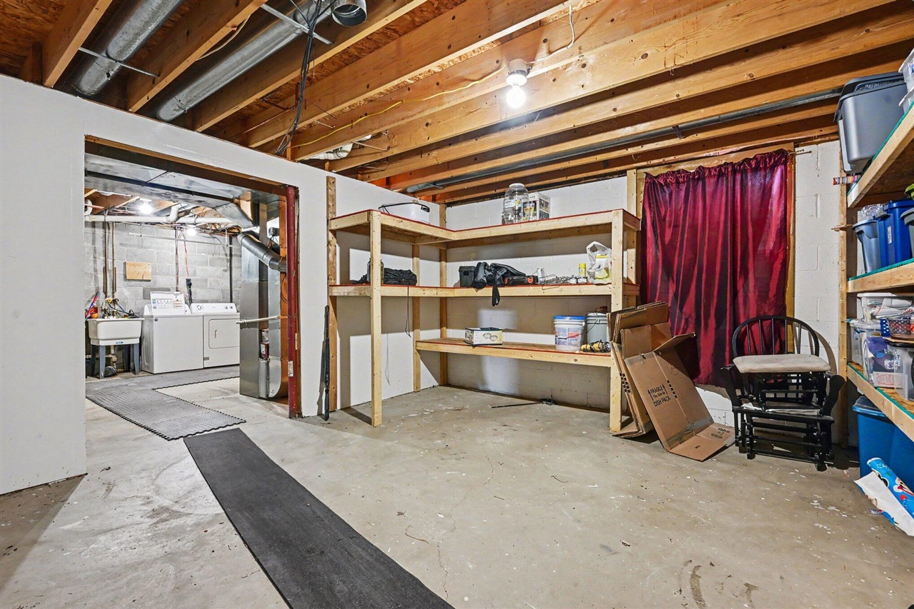 61117 County Road 653, Paw Paw, MI, 49079-9270