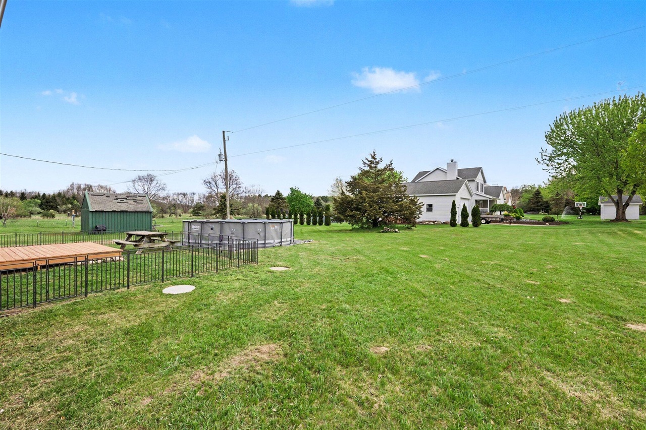61117 County Road 653, Paw Paw, MI, 49079-9270