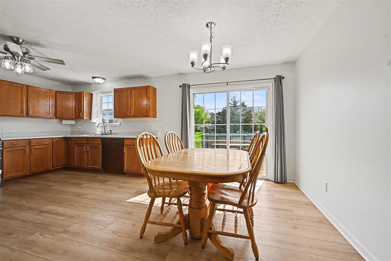 61117 County Road 653, Paw Paw, MI, 49079-9270