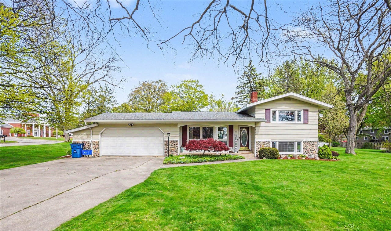 408 Cherokee Drive, Fremont, MI, 49412-1720