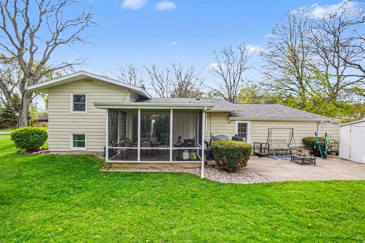 408 Cherokee Drive, Fremont, MI, 49412-1720