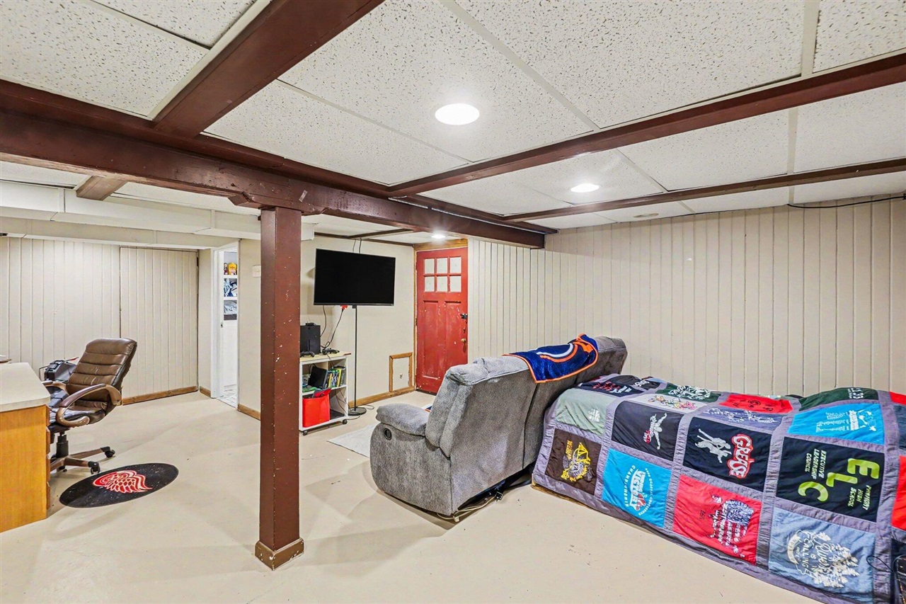 408 Cherokee Drive, Fremont, MI, 49412-1720