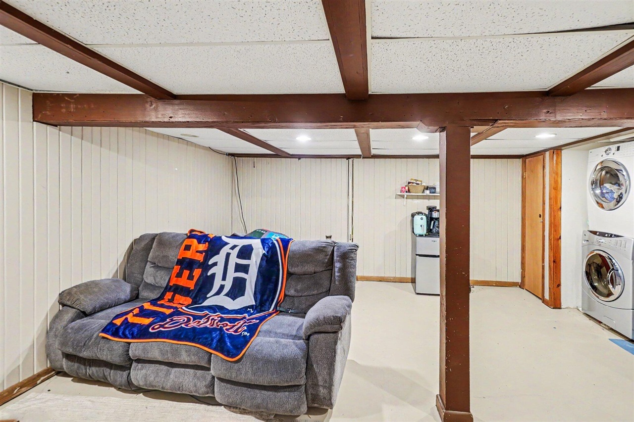 408 Cherokee Drive, Fremont, MI, 49412-1720