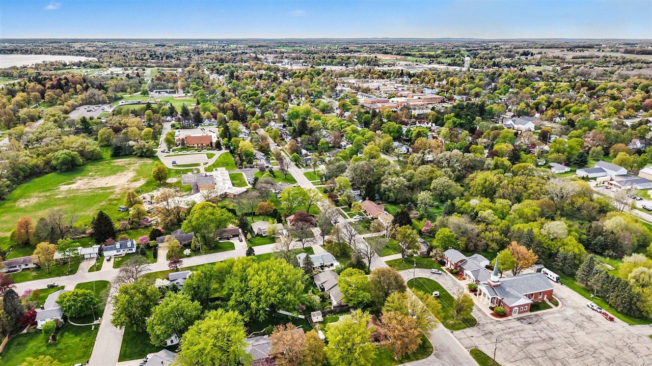 408 Cherokee Drive, Fremont, MI, 49412-1720