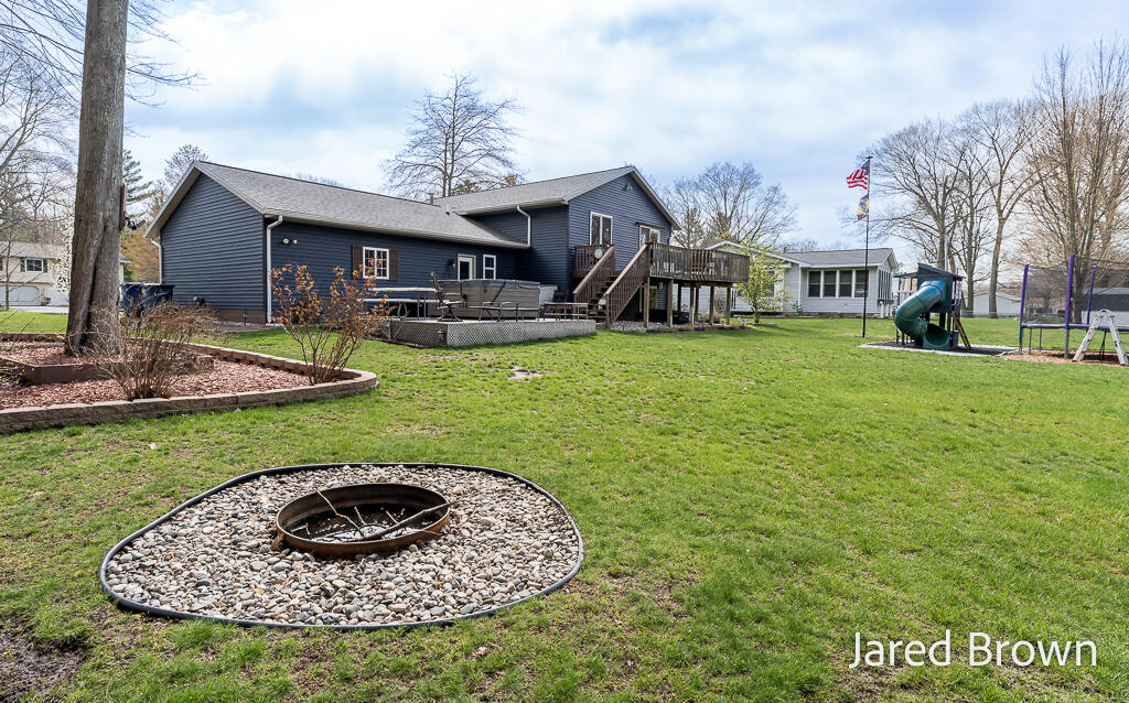 19159 Pine Grove Court, Spring Lake, MI, 49456-2332