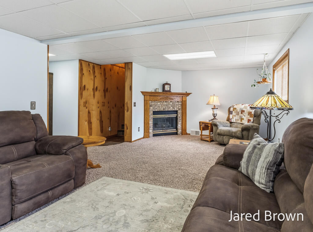 19159 Pine Grove Court, Spring Lake, MI, 49456-2332