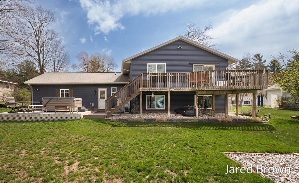 19159 Pine Grove Court, Spring Lake, MI, 49456-2332