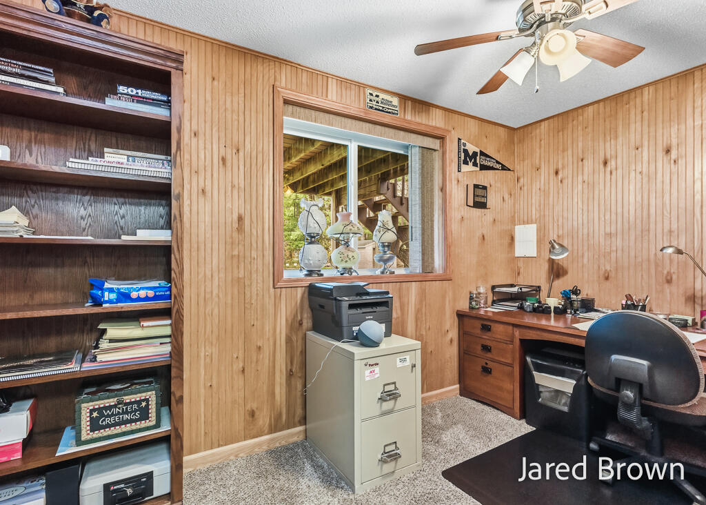 19159 Pine Grove Court, Spring Lake, MI, 49456-2332