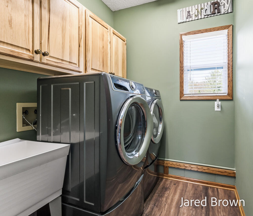 19159 Pine Grove Court, Spring Lake, MI, 49456-2332