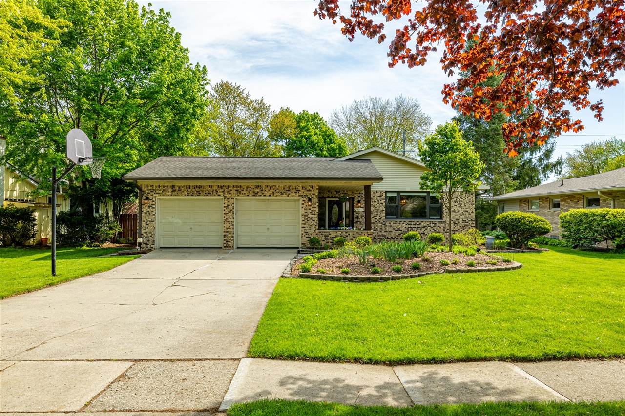 301 Case Street, Jonesville, MI, 49250-9416